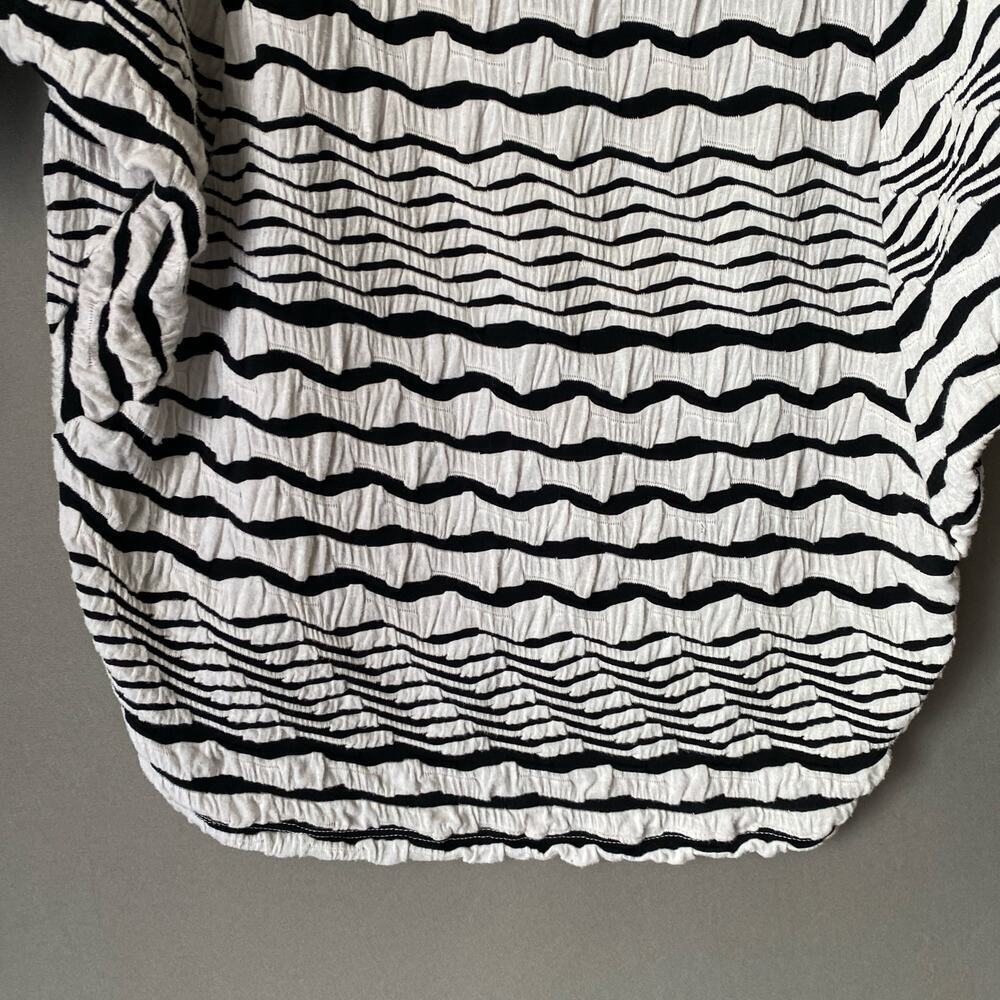 Romeo + Juliet sz S geo black white oversized tunic top - Picture 6 of 7